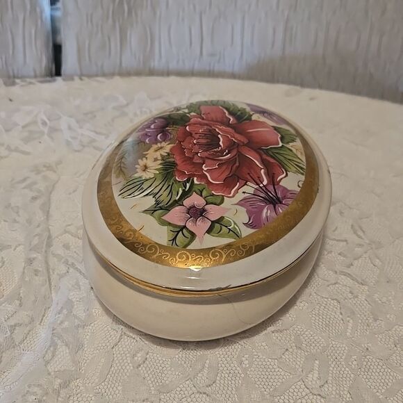 Floral Decorative Box with Gold Trim Vintage - Picture 3 of 13